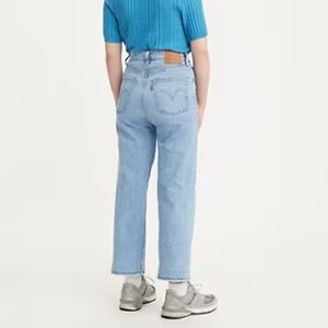 Levi’s rib cage straight jean light wash